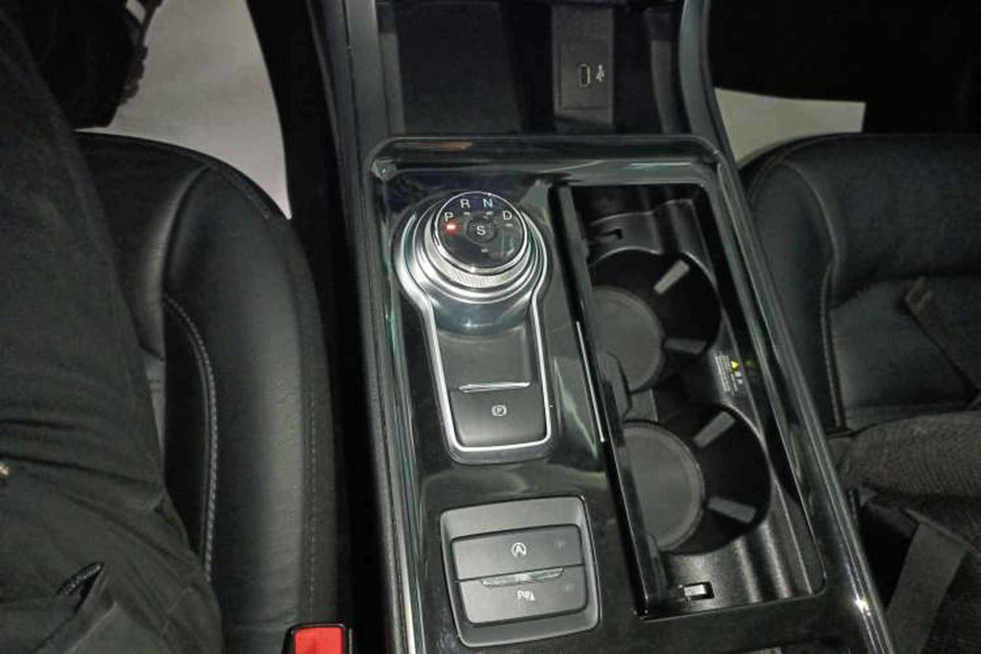 Used Ford Edge 2020 EcoBoost 245 Two-Wheel Drive Titanium 7-Seater Gear Lever