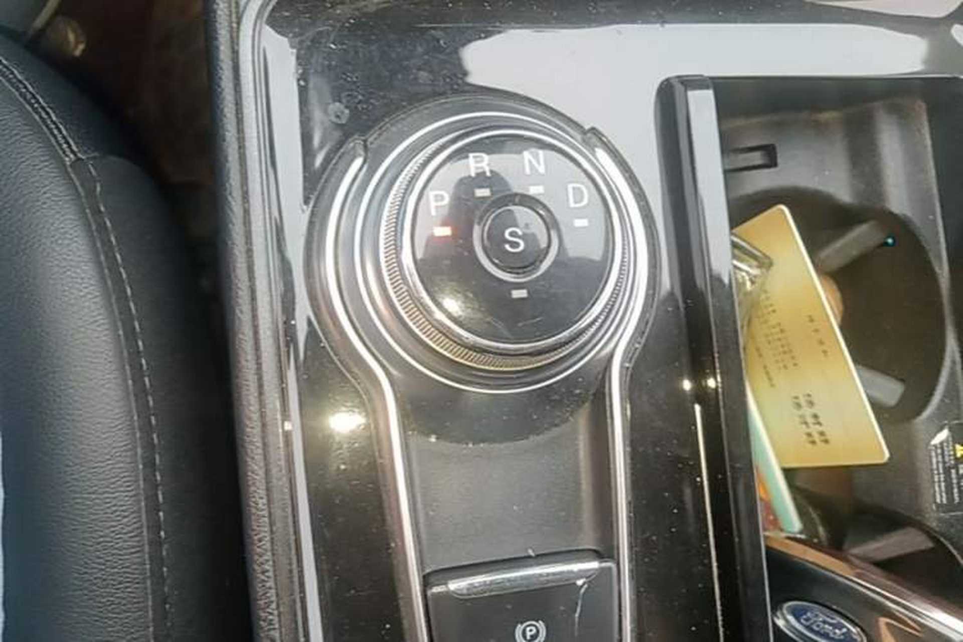 Used Ford Edge 2020 EcoBoost 245 Two-Wheel Drive Titanium 7-Seater Gear Lever