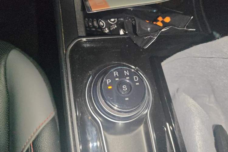 Used Ford Edge 2020 EcoBoost 245 4x4 ST-Line 7-Seater Gear Lever