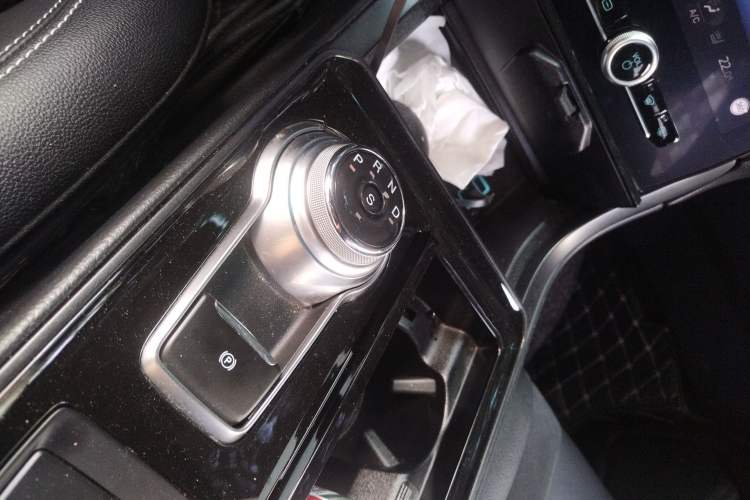 Used Ford Edge 2020 EcoBoost 330 V6 4x4 ST 7-Seater Gear Lever