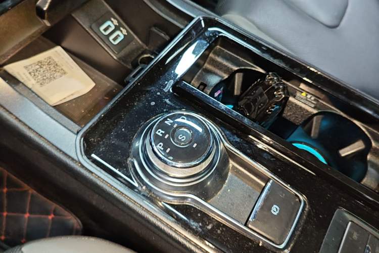 Used Ford Edge 2020 EcoBoost 245 4x4 ST-Line 7-Seater Gear Lever