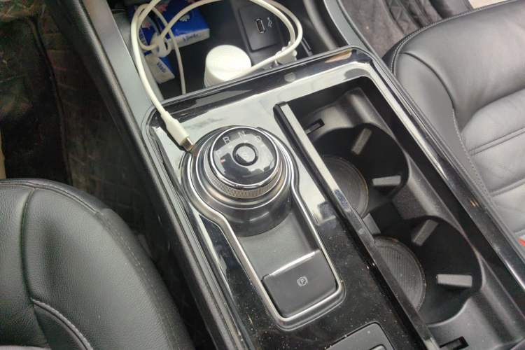 Used Ford Edge 2020 EcoBoost 245 Two-Wheel Drive Titanium 7-Seater Gear Lever