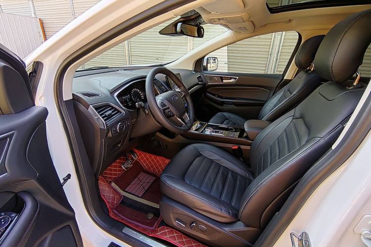 Used Ford Edge 2020 EcoBoost 245 Two-Wheel Drive Titanium 7-Seater Interior 1