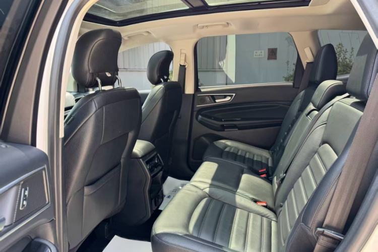 Used Ford Edge 2020 EcoBoost 245 Two-Wheel Drive Titanium 7-Seater Interior 2