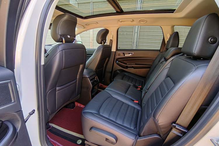 Used Ford Edge 2020 EcoBoost 245 Two-Wheel Drive Titanium 7-Seater Interior 2
