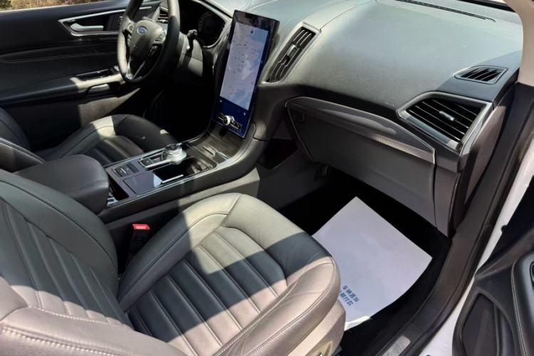 Used Ford Edge 2020 EcoBoost 245 Two-Wheel Drive Titanium 7-Seater Interior 4