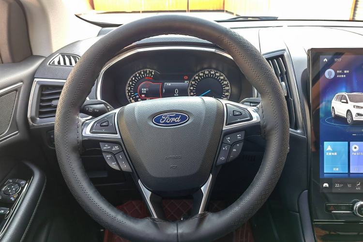 Used Ford Edge 2020 EcoBoost 245 Two-Wheel Drive Titanium 7-Seater Interior 4