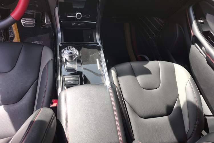Used Ford Edge 2020 EcoBoost 245 2WD ST-Line 5-seater Interior 8
