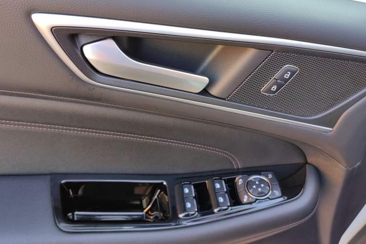 Used Ford Edge 2020 EcoBoost 245 Two-Wheel Drive Titanium 7-Seater Interior 9