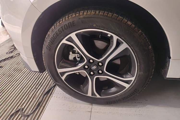 Used Ford Edge 2020 EcoBoost 245 2WD ST-Line 5-seater Left Front Wheel Hub