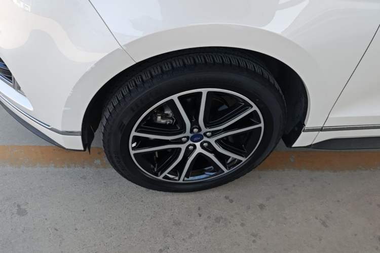 Used Ford Edge 2020 EcoBoost 245 Two-Wheel Drive Titanium 7-Seater Left Front Wheel Hub