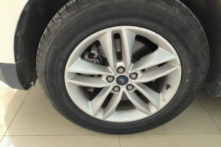 Used Ford Edge 2020 EcoBoost 245 Two-Wheel-Drive Titanium 5-Seater Left Front Wheel Hub