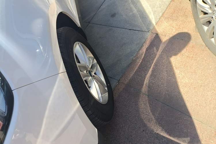 Used Ford Edge 2020 EcoBoost 245 Two-Wheel-Drive Titanium 5-Seater Left Front Wheel Hub