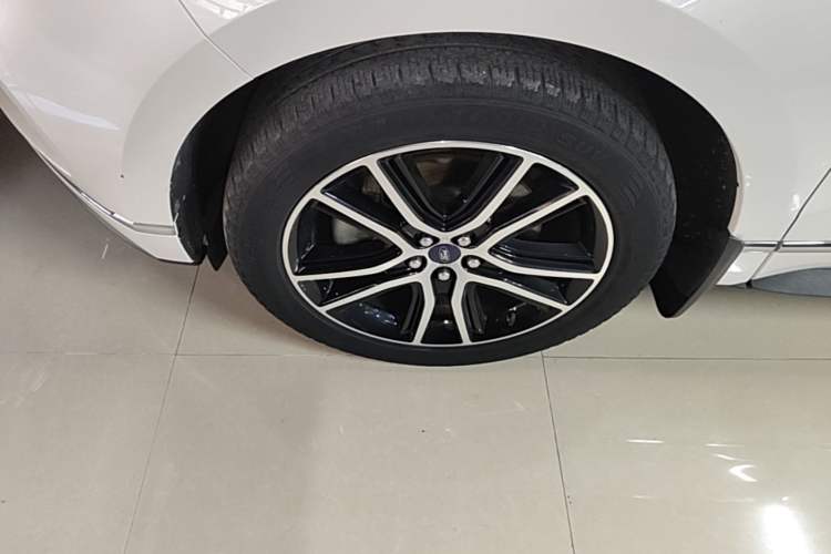 Used Ford Edge 2020 EcoBoost 245 Two-Wheel Drive Titanium 7-Seater Left Front Wheel Hub