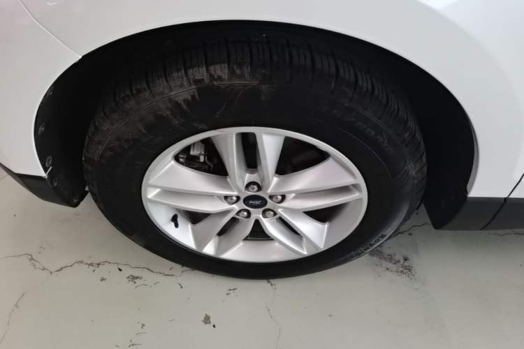 Used Ford Edge 2020 EcoBoost 245 Two-Wheel-Drive Titanium 5-Seater Left Front Wheel Hub