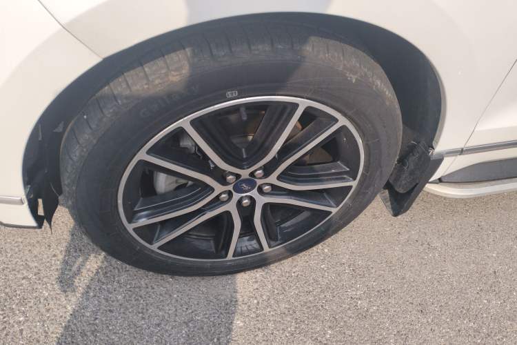 Used Ford Edge 2020 EcoBoost 245 Two-Wheel Drive Titanium 7-Seater Left Front Wheel Hub