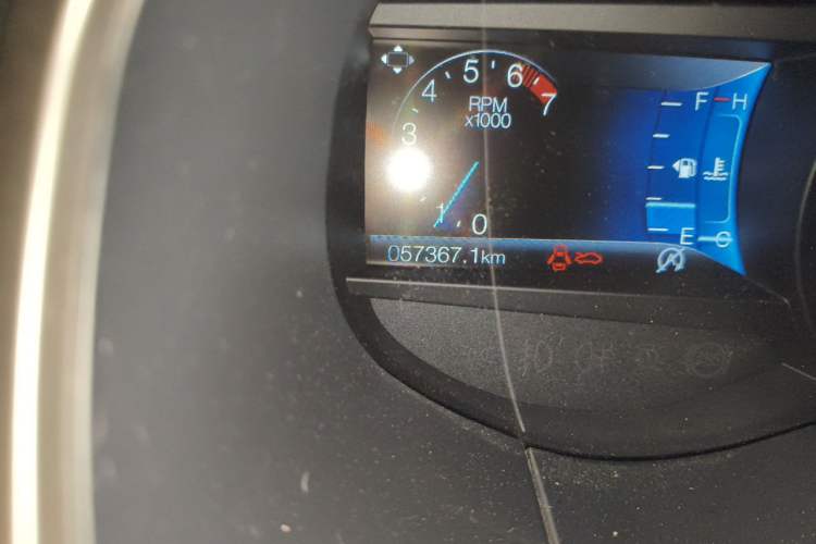 Used Ford Edge 2020 EcoBoost 245 Two-Wheel-Drive Platinum Edition 7-Seater Odometer Close Up