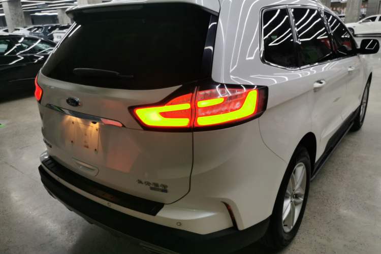 Used Ford Edge 2020 EcoBoost 245 Two-Wheel-Drive Titanium 5-Seater Rear Right 45 Deg