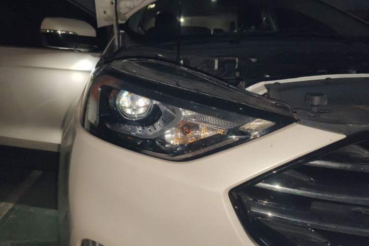 Used Ford Edge 2020 EcoBoost 245 Two-Wheel-Drive Platinum Edition 7-Seater Right Front Headlight