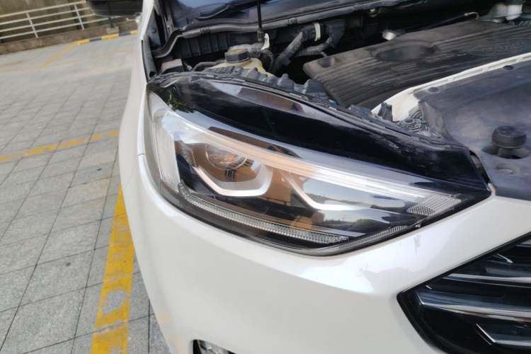 Used Ford Edge 2020 EcoBoost 245 Two-Wheel Drive Titanium 7-Seater Right Front Headlight