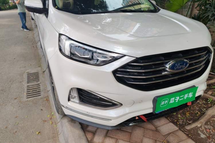 Used Ford Edge 2020 EcoBoost 245 Two-Wheel Drive Titanium 7-Seater Right Front Headlight