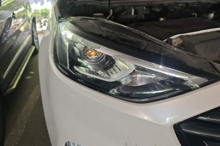 Used Ford Edge 2020 EcoBoost 245 Two-Wheel-Drive Platinum Edition 7-Seater Right Front Headlight