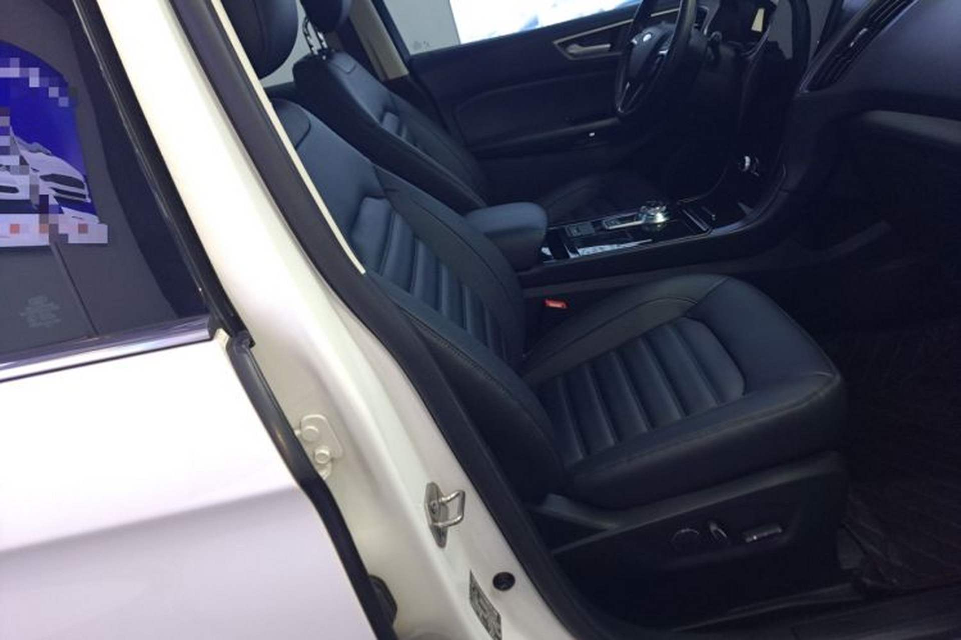 Used Ford Edge 2020 EcoBoost 245 Two-Wheel-Drive Platinum Edition 7-Seater Right Front Seat