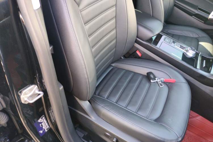 Used Ford Edge 2020 EcoBoost 245 Two-Wheel Drive Titanium 7-Seater Right Front Seat
