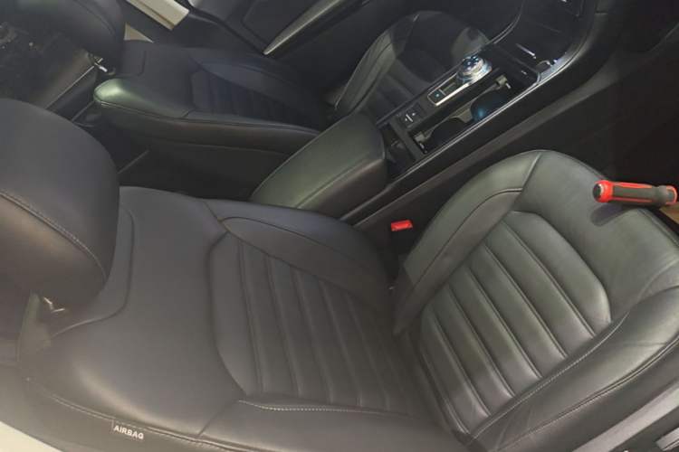Used Ford Edge 2020 EcoBoost 245 Two-Wheel Drive Titanium 7-Seater Right Front Seat