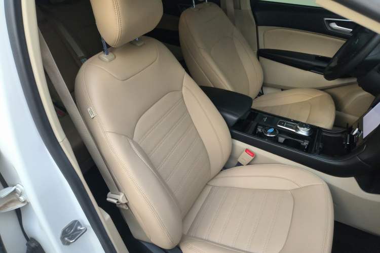 Used Ford Edge 2020 EcoBoost 245 Two-Wheel-Drive Titanium 5-Seater Right Front Seat