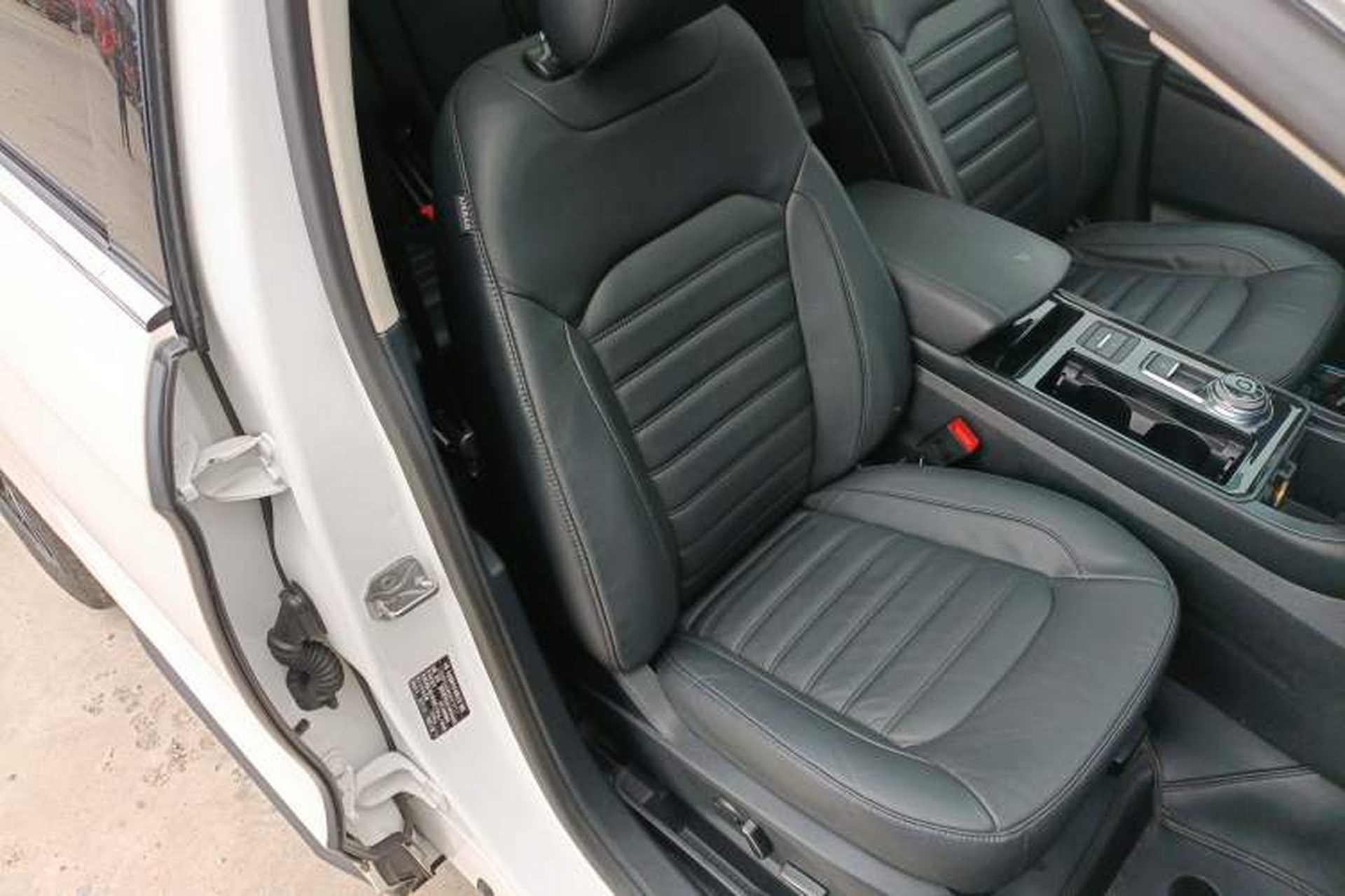 Used Ford Edge 2020 EcoBoost 245 Two-Wheel Drive Titanium 7-Seater Right Front Seat