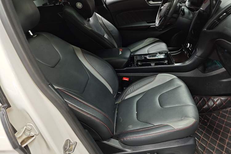 Used Ford Edge 2020 EcoBoost 245 4x4 ST-Line 7-Seater Right Front Seat