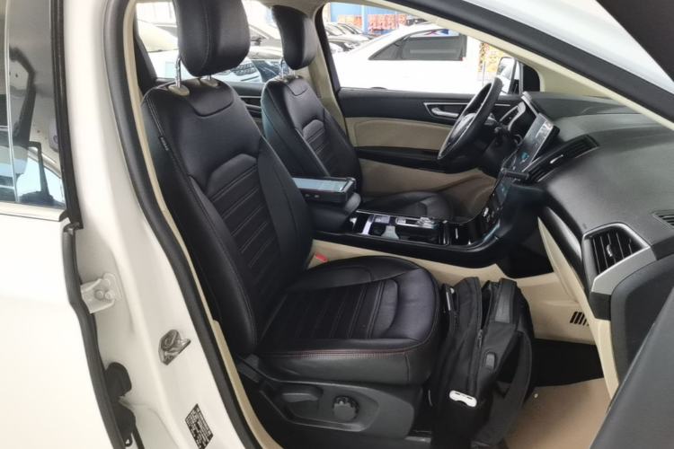 Used Ford Edge 2020 EcoBoost 245 Two-Wheel-Drive Titanium 5-Seater Right Front Seat
