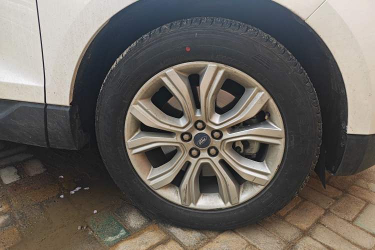 Used Ford Edge 2020 EcoBoost 245 Two-Wheel-Drive Platinum Edition 5 Seats Right Front Wheel Hub