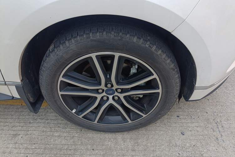 Used Ford Edge 2020 EcoBoost 245 Two-Wheel Drive Titanium 7-Seater Right Front Wheel Hub