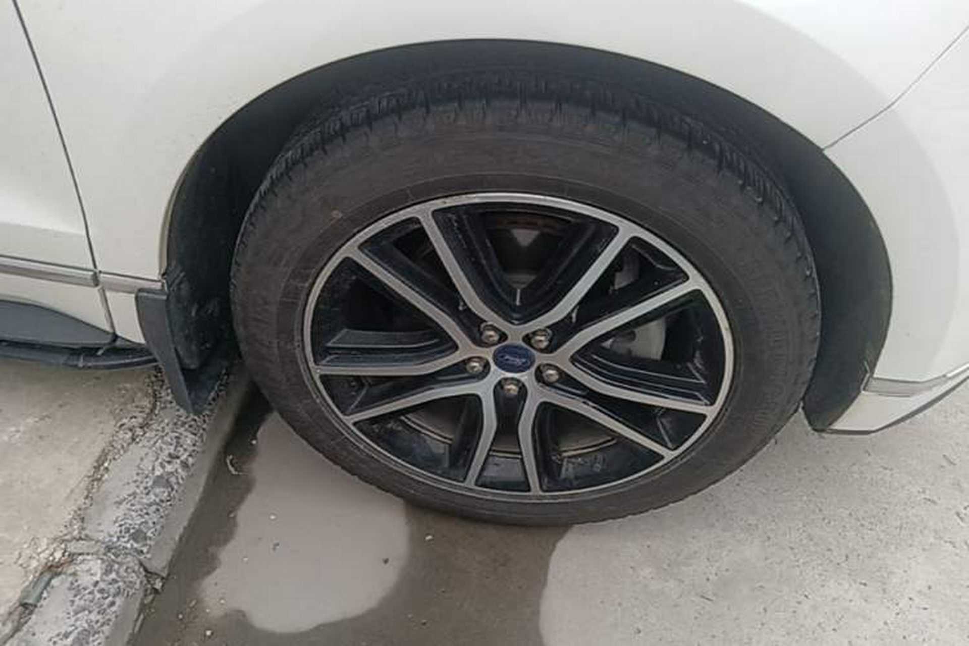 Used Ford Edge 2020 EcoBoost 245 Two-Wheel Drive Titanium 7-Seater Right Front Wheel Hub