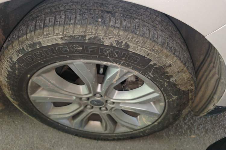 Used Ford Edge 2020 EcoBoost 245 Two-Wheel-Drive Platinum Edition 7-Seater Right Front Wheel Hub