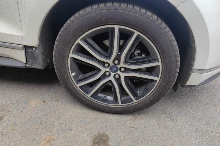 Used Ford Edge 2020 EcoBoost 245 Two-Wheel Drive Titanium 7-Seater Right Front Wheel Hub