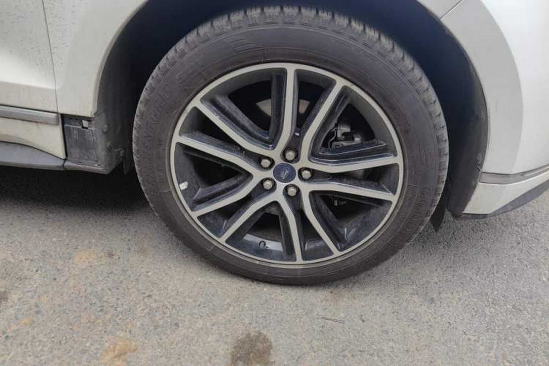 Used Ford Edge 2020 EcoBoost 245 Two-Wheel Drive Titanium 7-Seater Right Front Wheel Hub