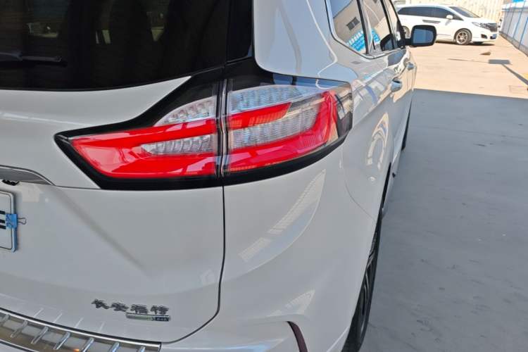 Used Ford Edge 2020 EcoBoost 245 Two-Wheel Drive Titanium 7-Seater Right Rear Taillight