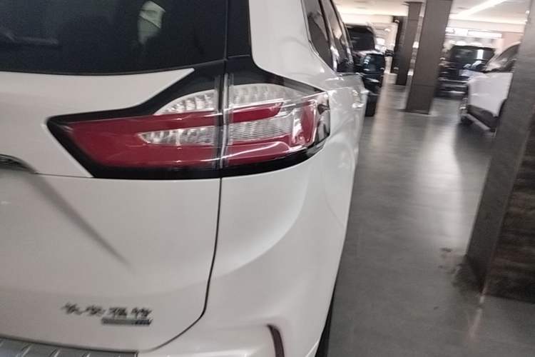 Used Ford Edge 2020 EcoBoost 245 Two-Wheel Drive Titanium 7-Seater Right Rear Taillight