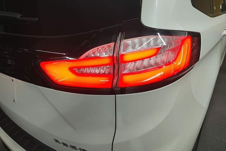 Used Ford Edge 2020 EcoBoost 245 4x4 ST-Line 7-Seater Right Rear Taillight