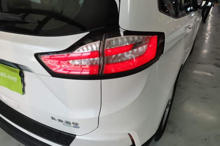 Used Ford Edge 2020 EcoBoost 245 Two-Wheel-Drive Titanium 5-Seater Right Rear Taillight