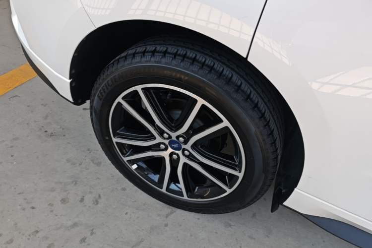Used Ford Edge 2020 EcoBoost 245 Two-Wheel Drive Titanium 7-Seater Right Rear Wheel Hub