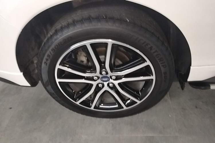 Used Ford Edge 2020 EcoBoost 245 Two-Wheel Drive Titanium 7-Seater Right Rear Wheel Hub