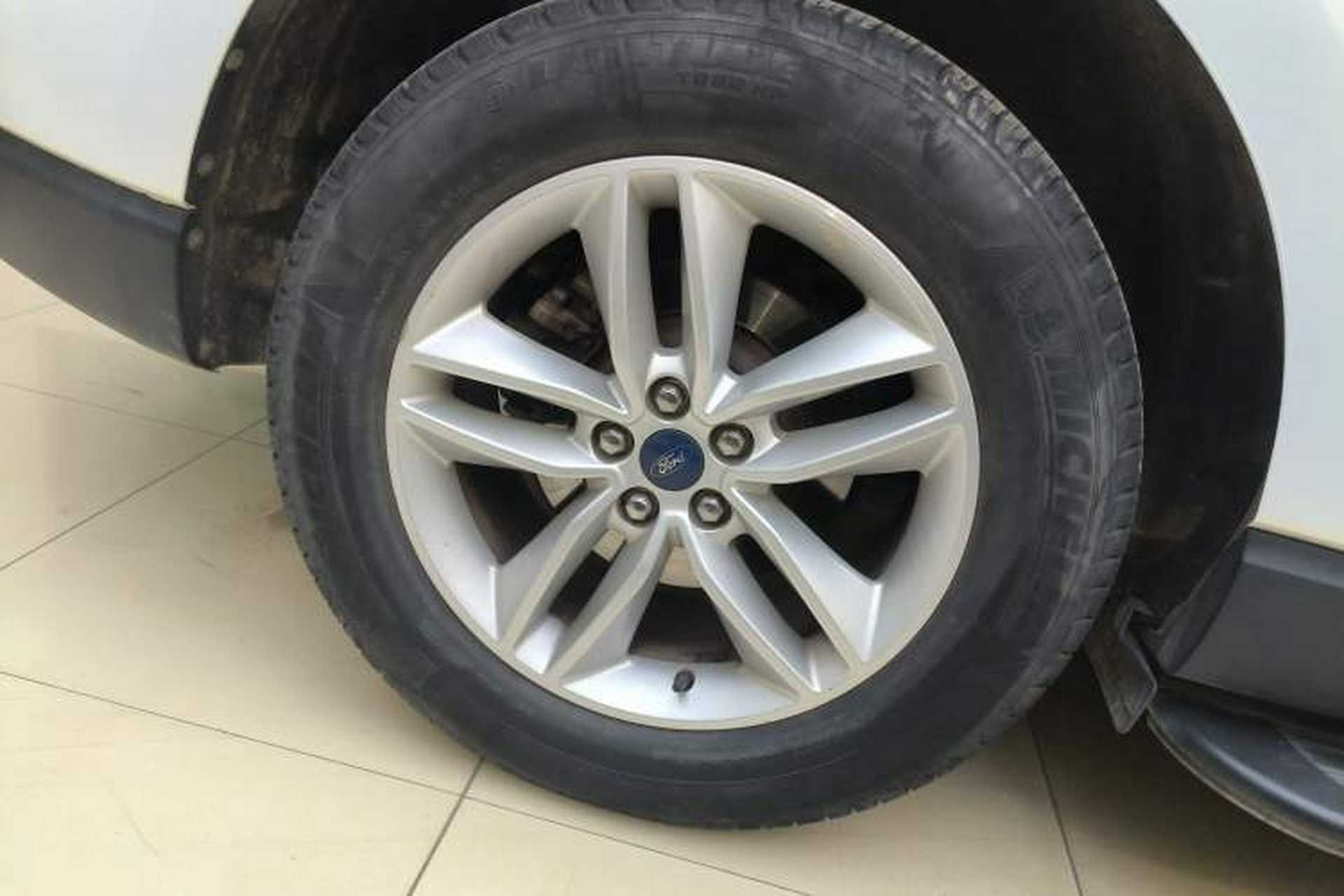 Used Ford Edge 2020 EcoBoost 245 Two-Wheel-Drive Titanium 5-Seater Right Rear Wheel Hub