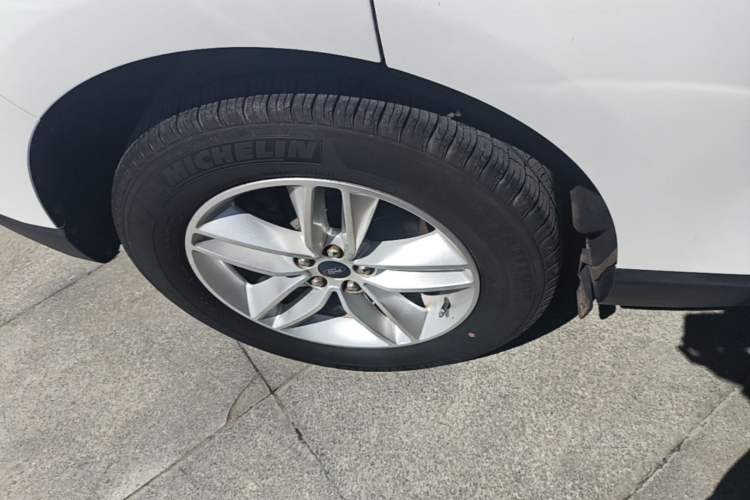 Used Ford Edge 2020 EcoBoost 245 Two-Wheel-Drive Titanium 5-Seater Right Rear Wheel Hub