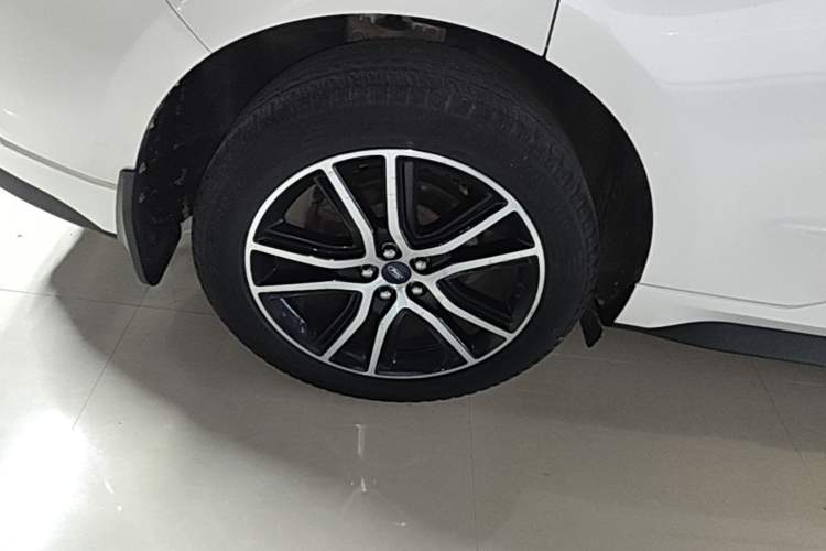 Used Ford Edge 2020 EcoBoost 245 Two-Wheel Drive Titanium 7-Seater Right Rear Wheel Hub