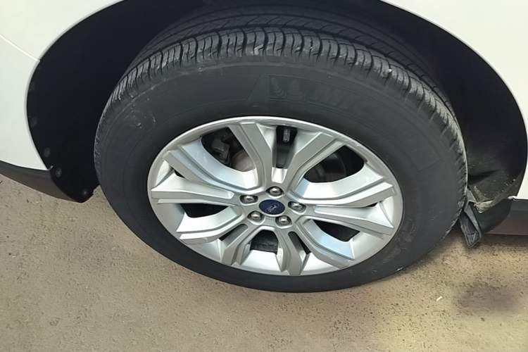 Used Ford Edge 2020 EcoBoost 245 Two-Wheel-Drive Platinum Edition 5 Seats Right Rear Wheel Hub