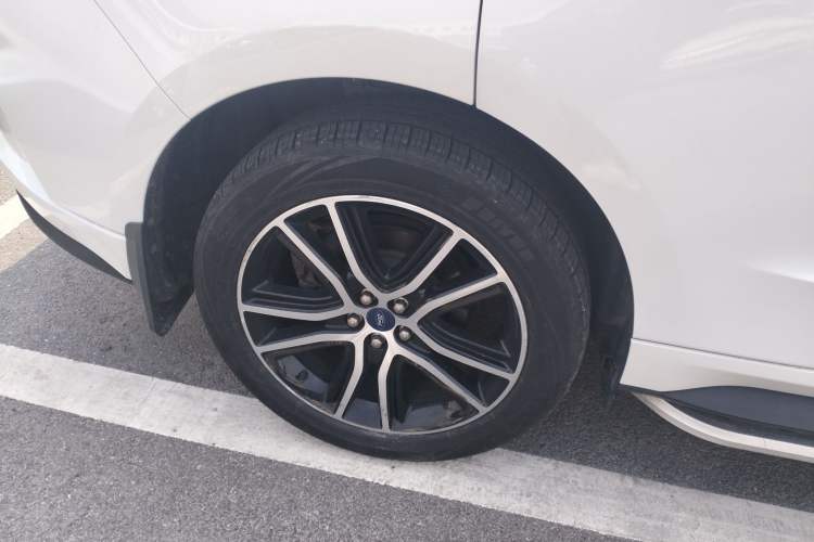 Used Ford Edge 2020 EcoBoost 245 Two-Wheel Drive Titanium 7-Seater Right Rear Wheel Hub